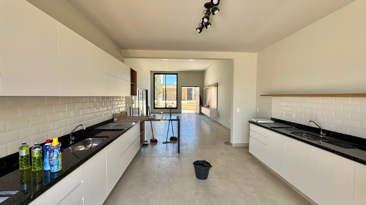 Casa em Condominio à venda no Terras de Santo Antônio: 