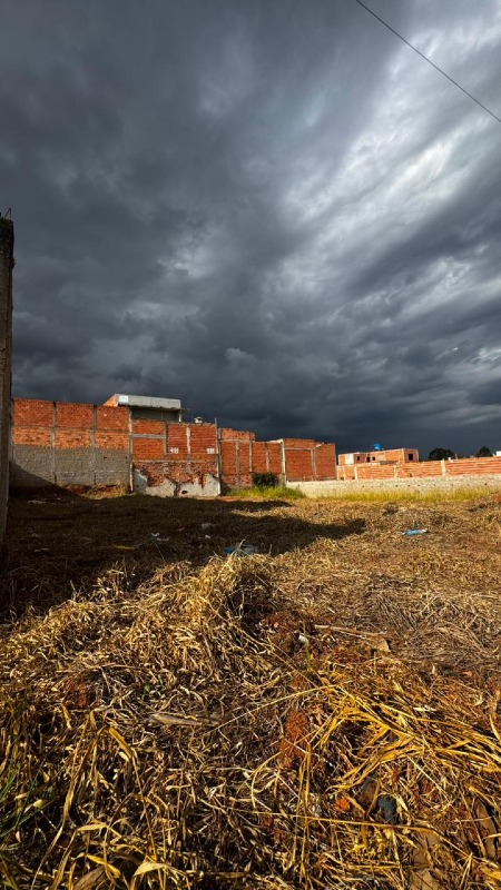 Lote à venda no Portal dos Pinheiros I: 