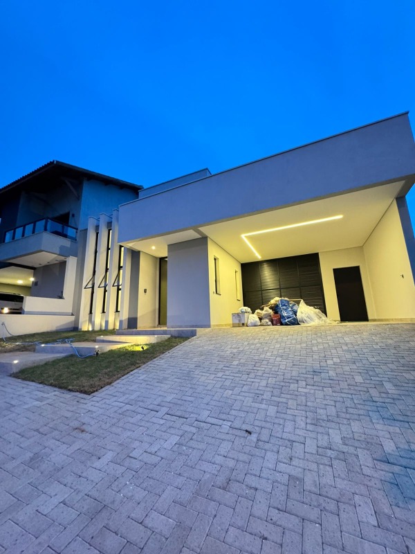 Casa em Condominio à venda no Terras de Santo Antônio: 