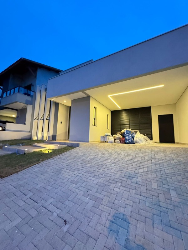 Casa em Condominio à venda no Terras de Santo Antônio: 