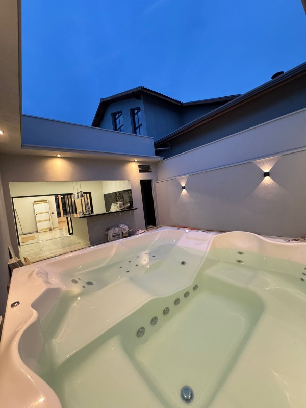 Casa em Condominio à venda no Terras de Santo Antônio: 