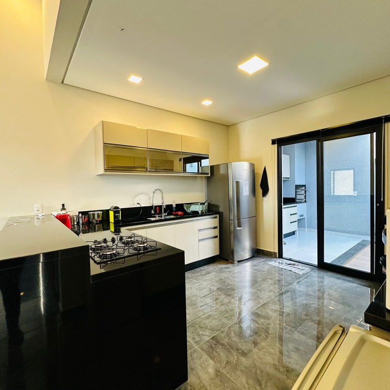 Casa em Condominio à venda no Portal dos Pinheiros II: 