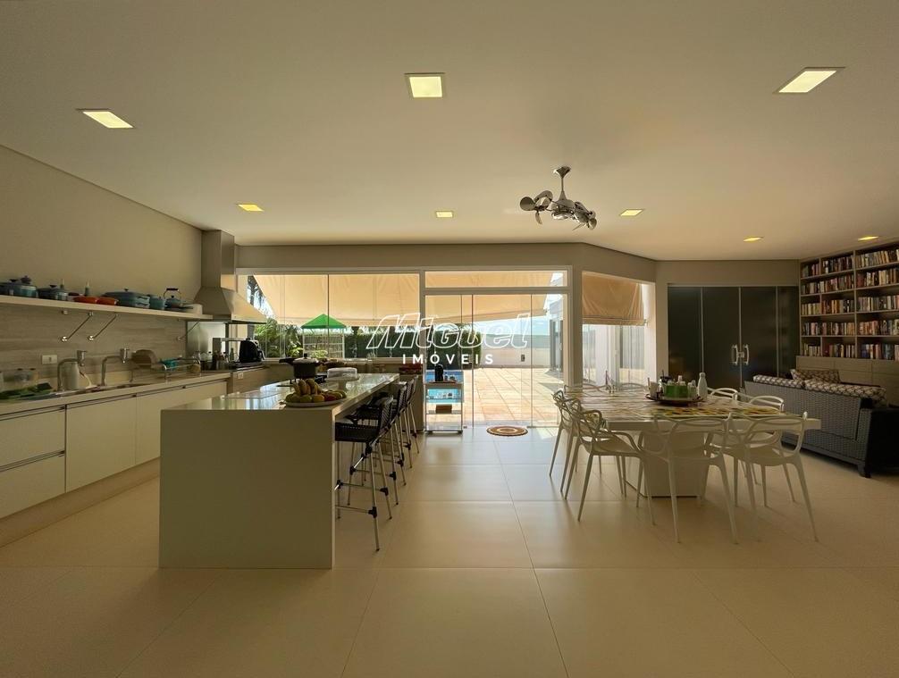 Casa em Condomínio à venda no Monte Alegre: 