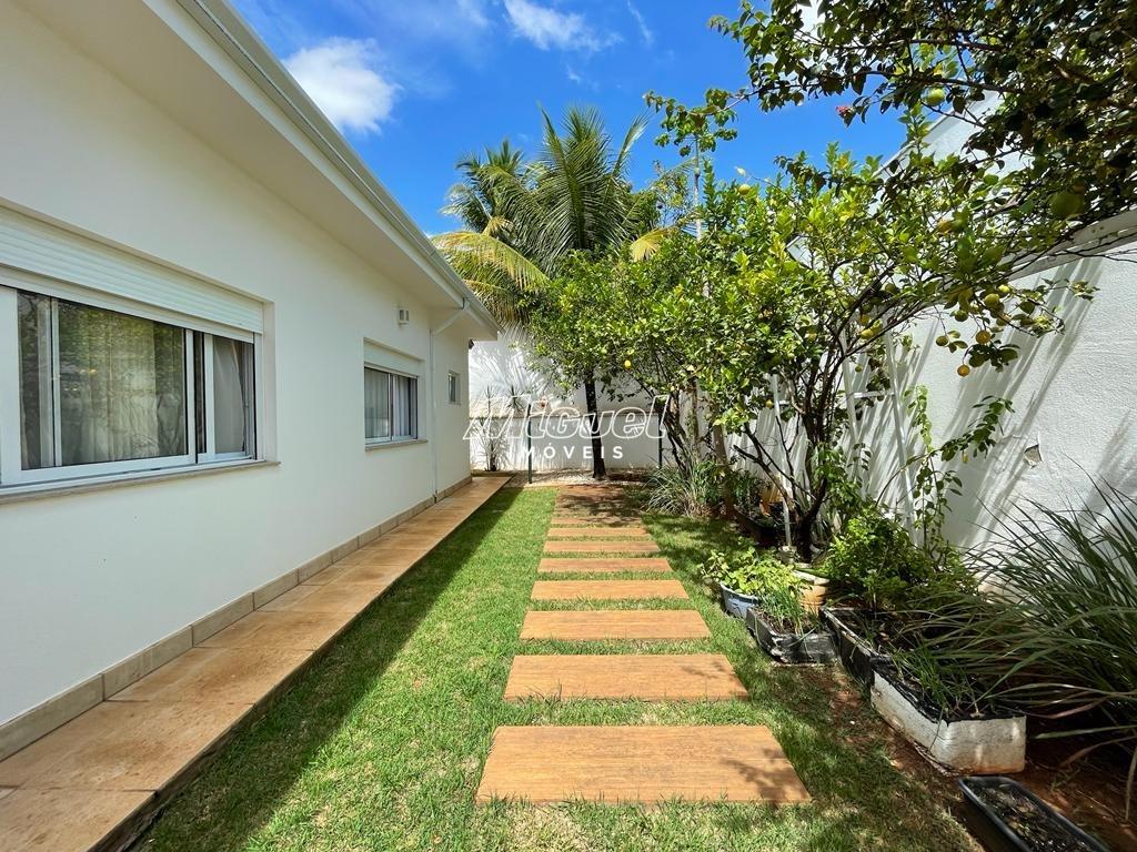 Casa em Condomínio à venda no Monte Alegre: 