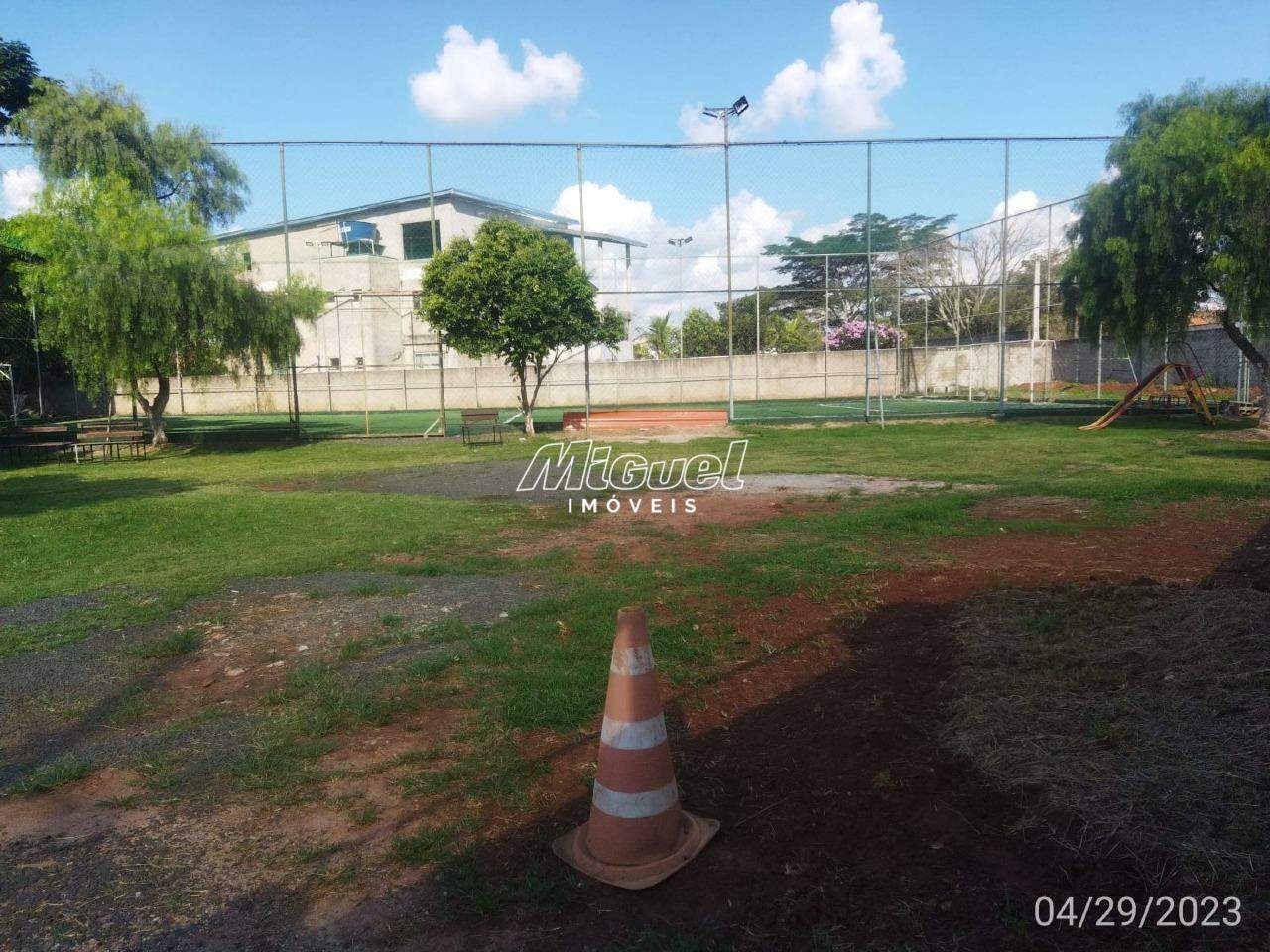 Chácara, para aluguel, Recanto dos Universitários - 3 quartos - Rio Das Pedras/SP: 
