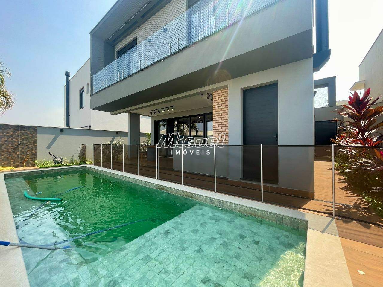 Casa em Condomínio à venda no Reserva Jequitibá: 