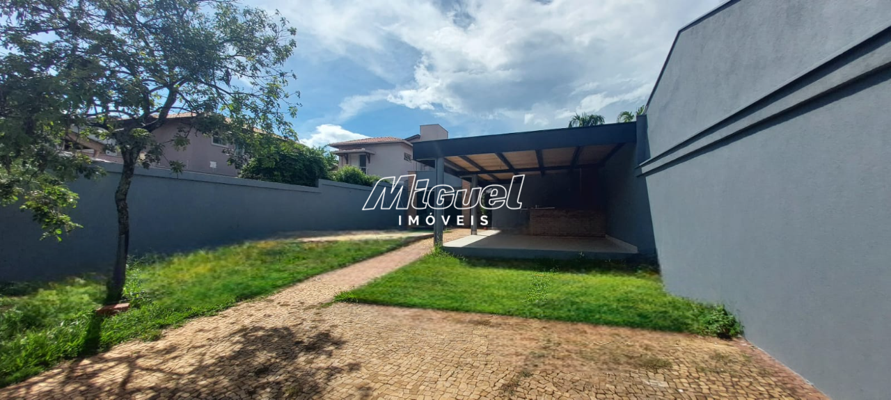 Casa em Condomínio para aluguel no Dois Córregos: