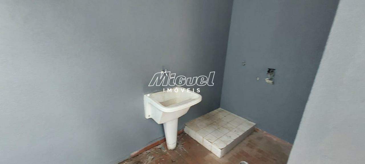 Casa em Condomínio para aluguel no Dois Córregos: 