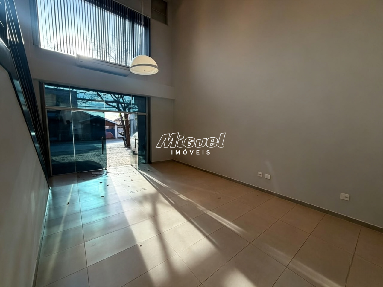 Salão Comercial, para aluguel, Vila Rezende - - Piracicaba/SP: 