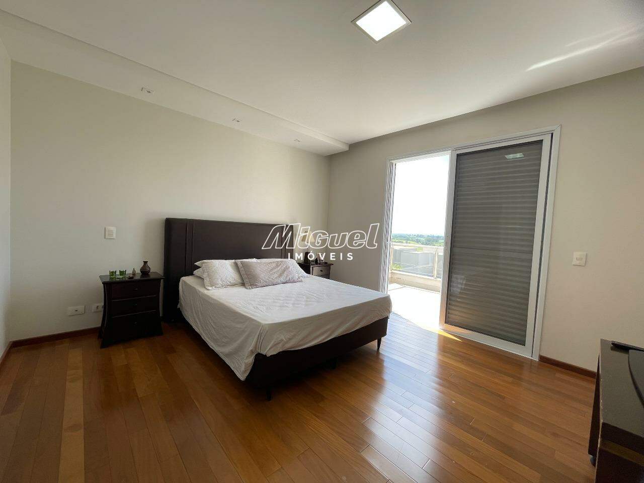 Casa em Condomínio à venda no Morato: 