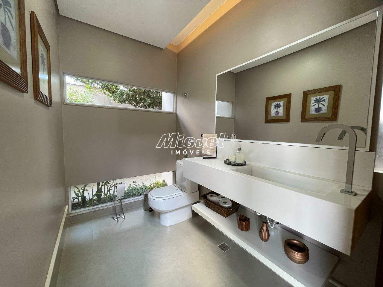 Casa em Condomínio à venda no Morato: 