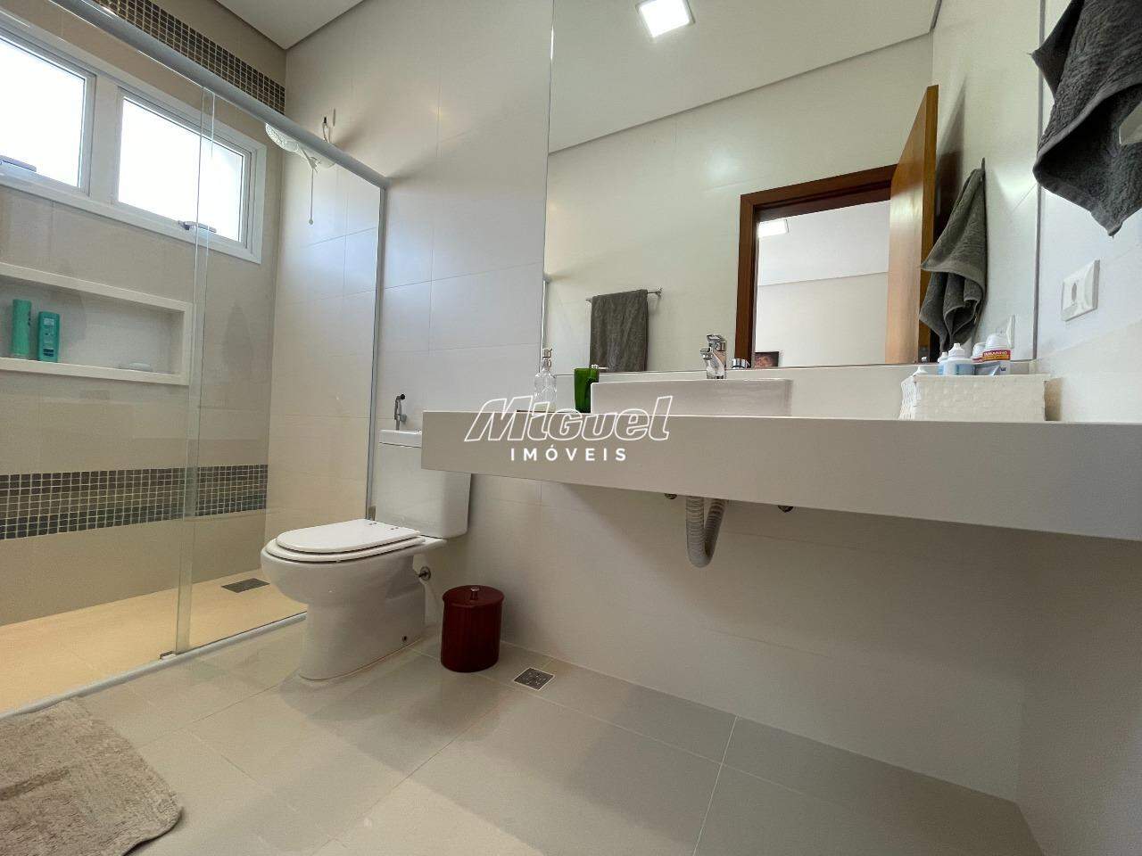 Casa em Condomínio à venda no Morato: 