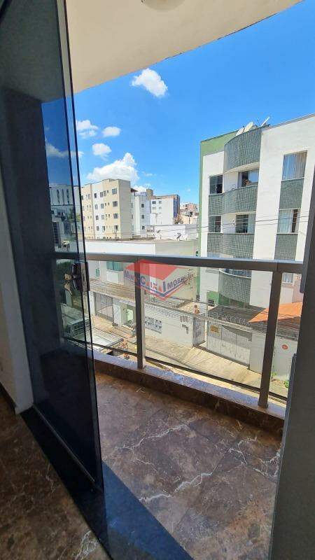 Apartamento à venda com 2 quartos, 74m² - Foto 1