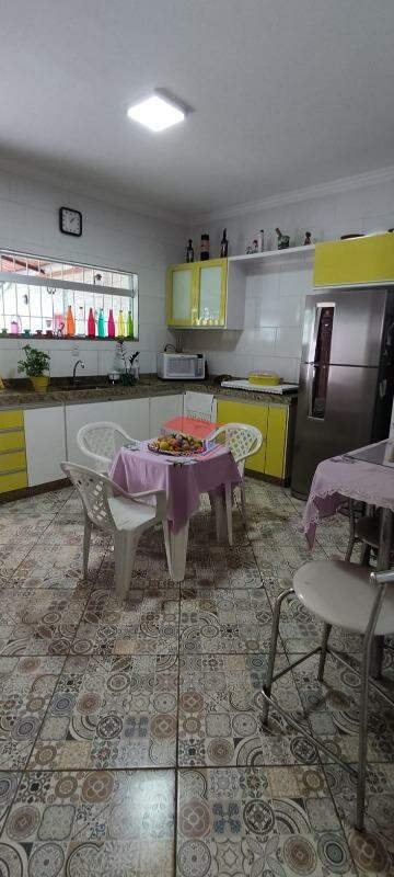 Casa para alugar com 3 quartos, 184m² - Foto 3