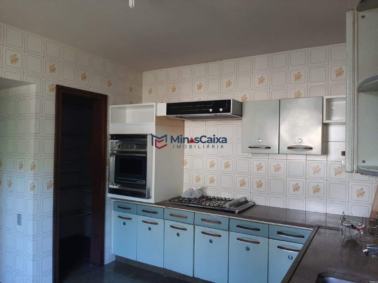 Casa à venda com 4 quartos, 300m² - Foto 5