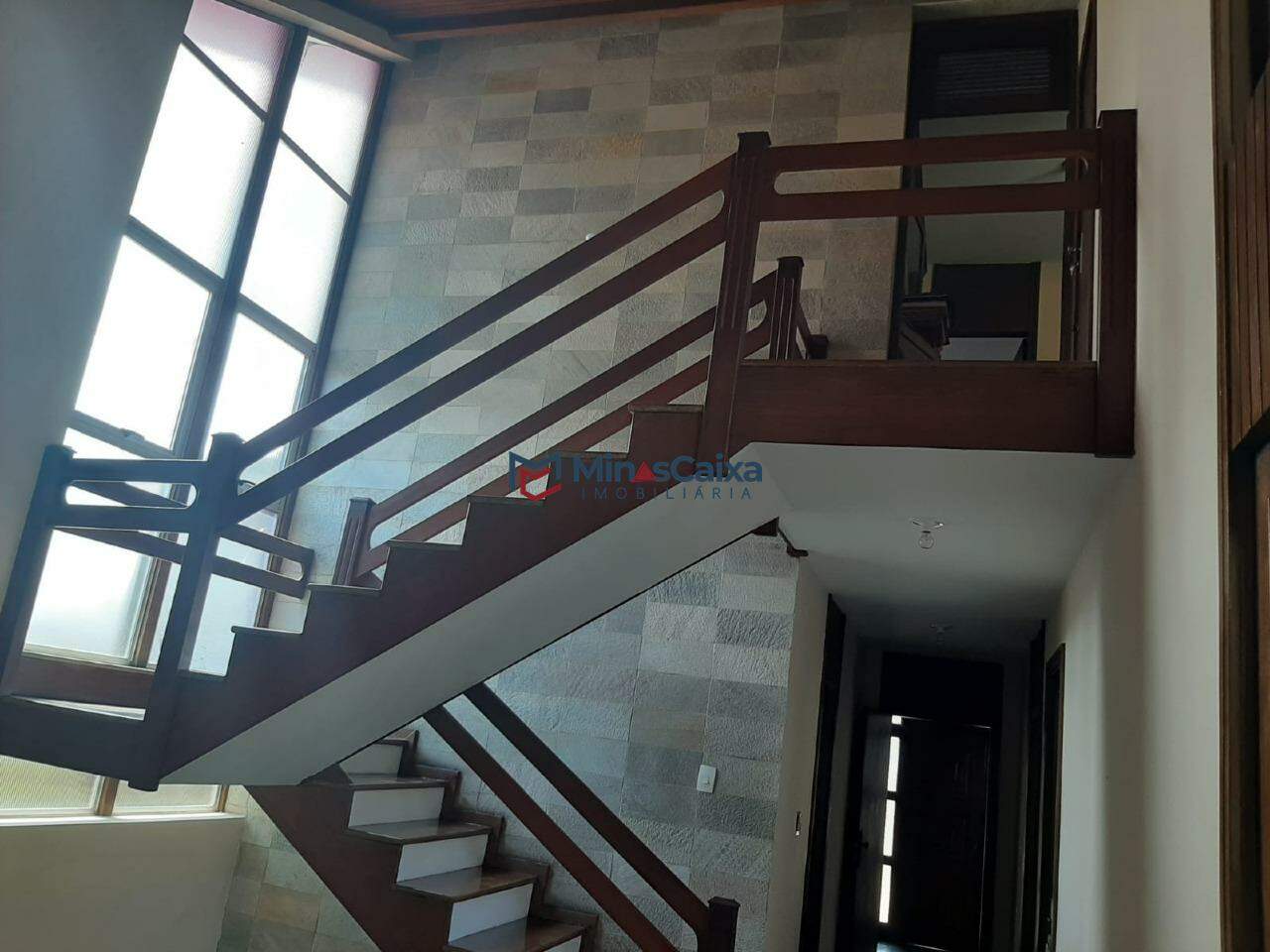 Casa à venda com 4 quartos, 300m² - Foto 9