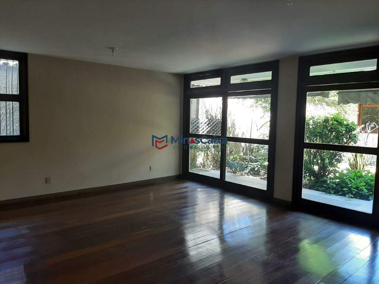 Casa à venda com 4 quartos, 300m² - Foto 14