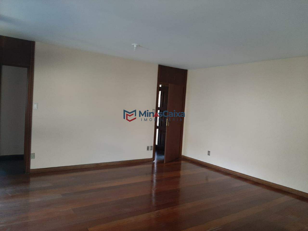 Casa à venda com 4 quartos, 300m² - Foto 8