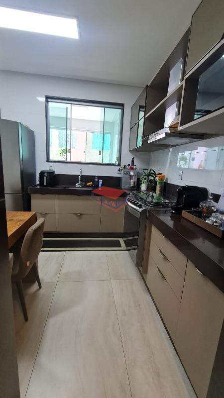 Apartamento à venda com 3 quartos, 215m² - Foto 9