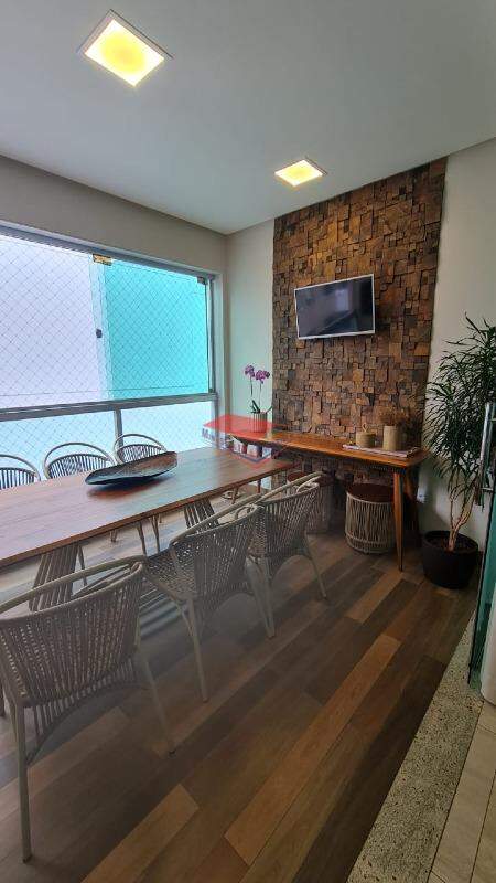 Apartamento à venda com 3 quartos, 215m² - Foto 1