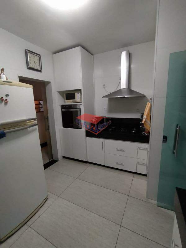 Apartamento à venda com 3 quartos, 246m² - Foto 5