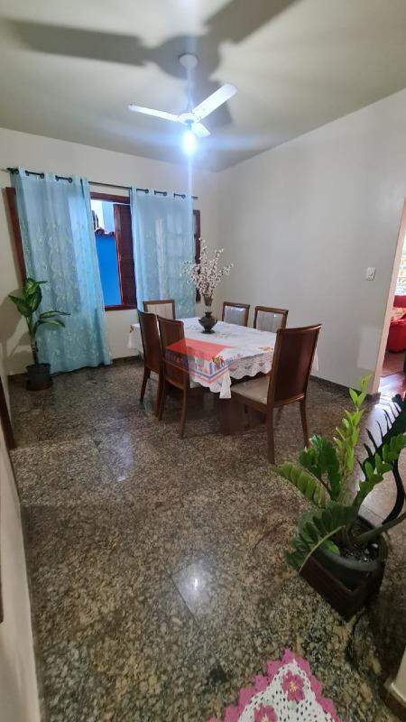 Casa à venda com 3 quartos, 200m² - Foto 4