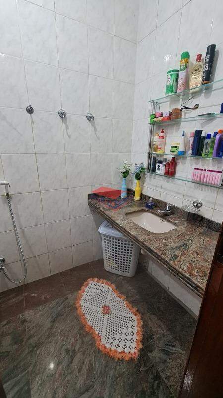 Casa à venda com 3 quartos, 200m² - Foto 18