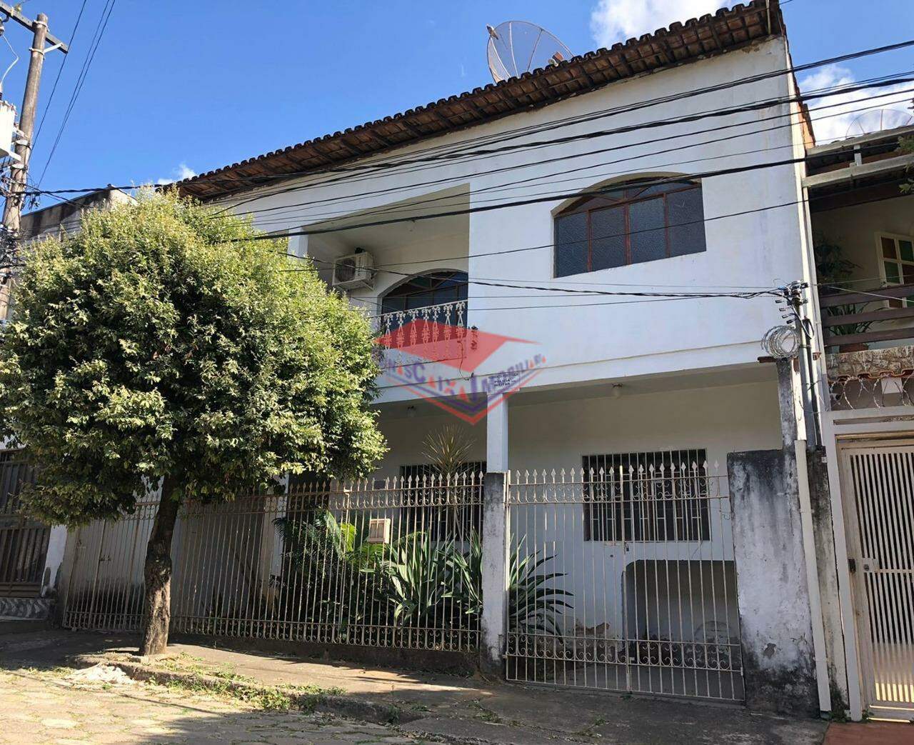 Casa à venda com 4 quartos, 260m² - Foto 2