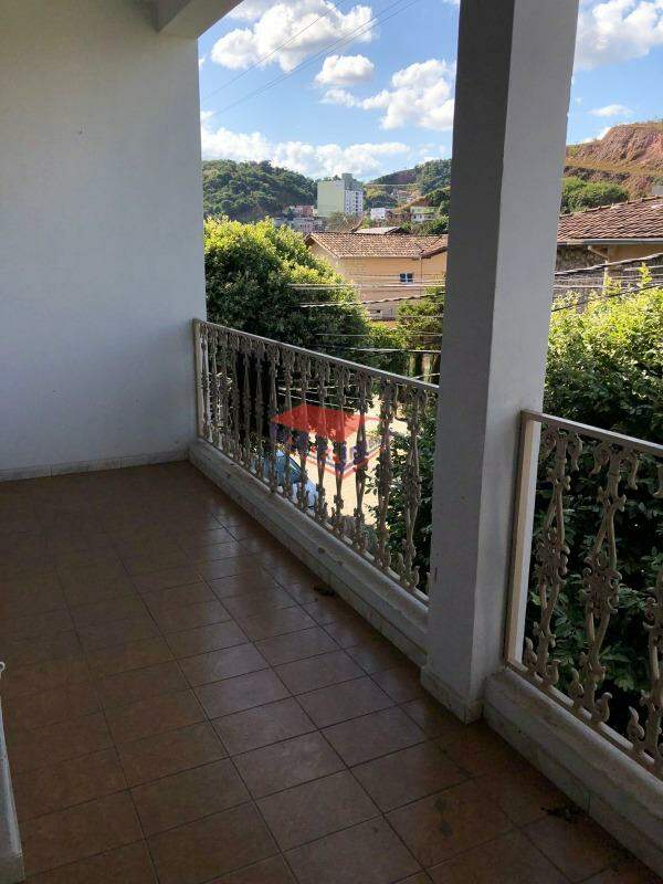 Casa à venda com 4 quartos, 260m² - Foto 1