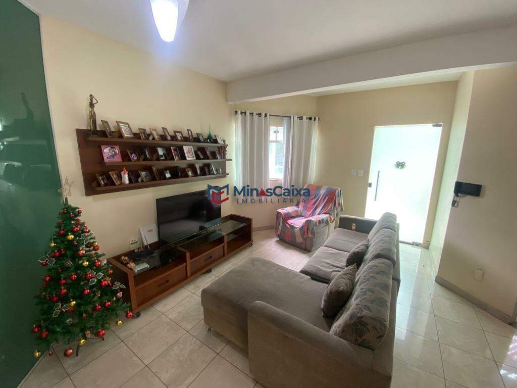 Casa à venda com 4 quartos, 175m² - Foto 1