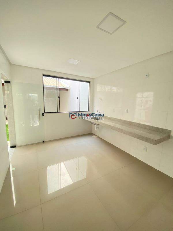 Casa à venda com 3 quartos, 200m² - Foto 8