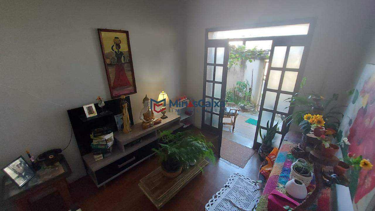 Casa à venda com 6 quartos, 350m² - Foto 8