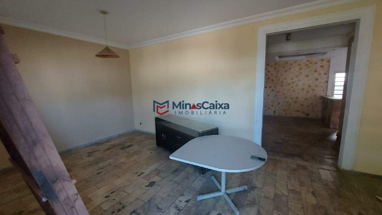 Casa à venda com 6 quartos, 350m² - Foto 16