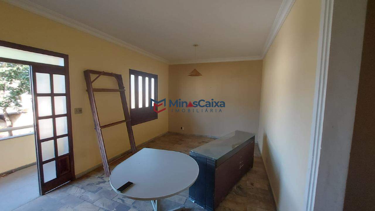 Casa à venda com 6 quartos, 350m² - Foto 12