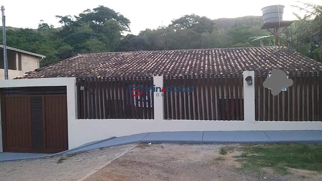 Casa à venda com 2 quartos, 250m² - Foto 1