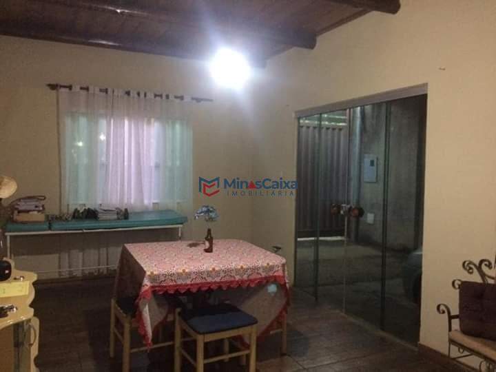 Casa à venda com 2 quartos, 250m² - Foto 4