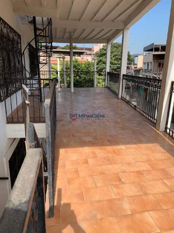 Casa à venda com 4 quartos, 300m² - Foto 4