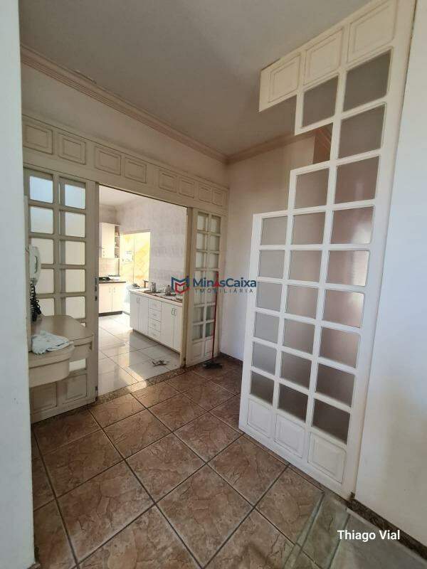 Casa à venda com 4 quartos, 247m² - Foto 11