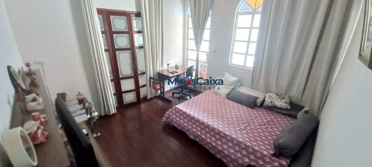 Casa à venda com 5 quartos, 250m² - Foto 9