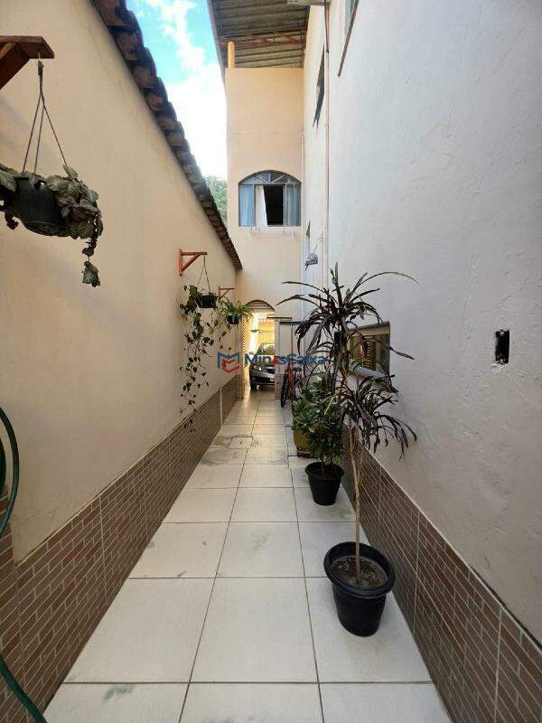 Casa à venda com 3 quartos, 200m² - Foto 13