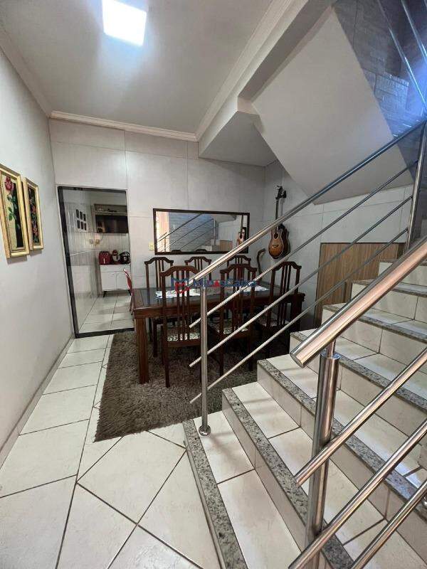 Casa à venda com 3 quartos, 200m² - Foto 8