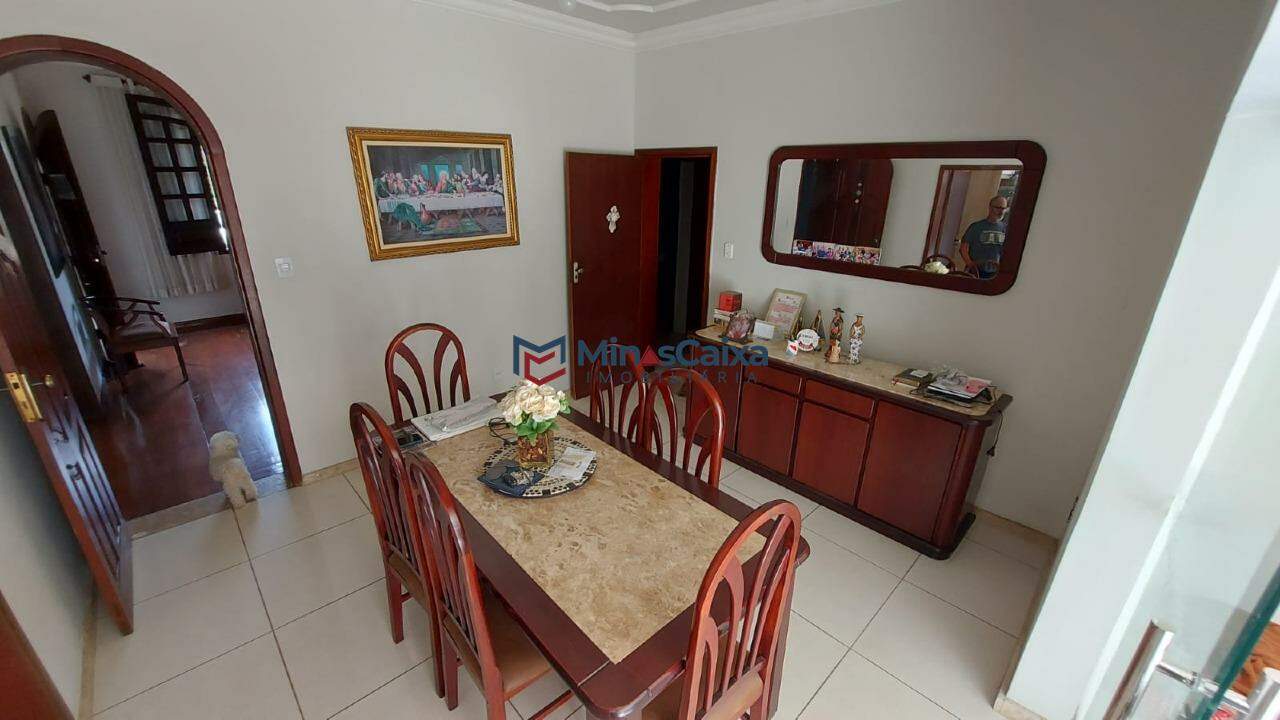 Casa à venda com 6 quartos, 400m² - Foto 4