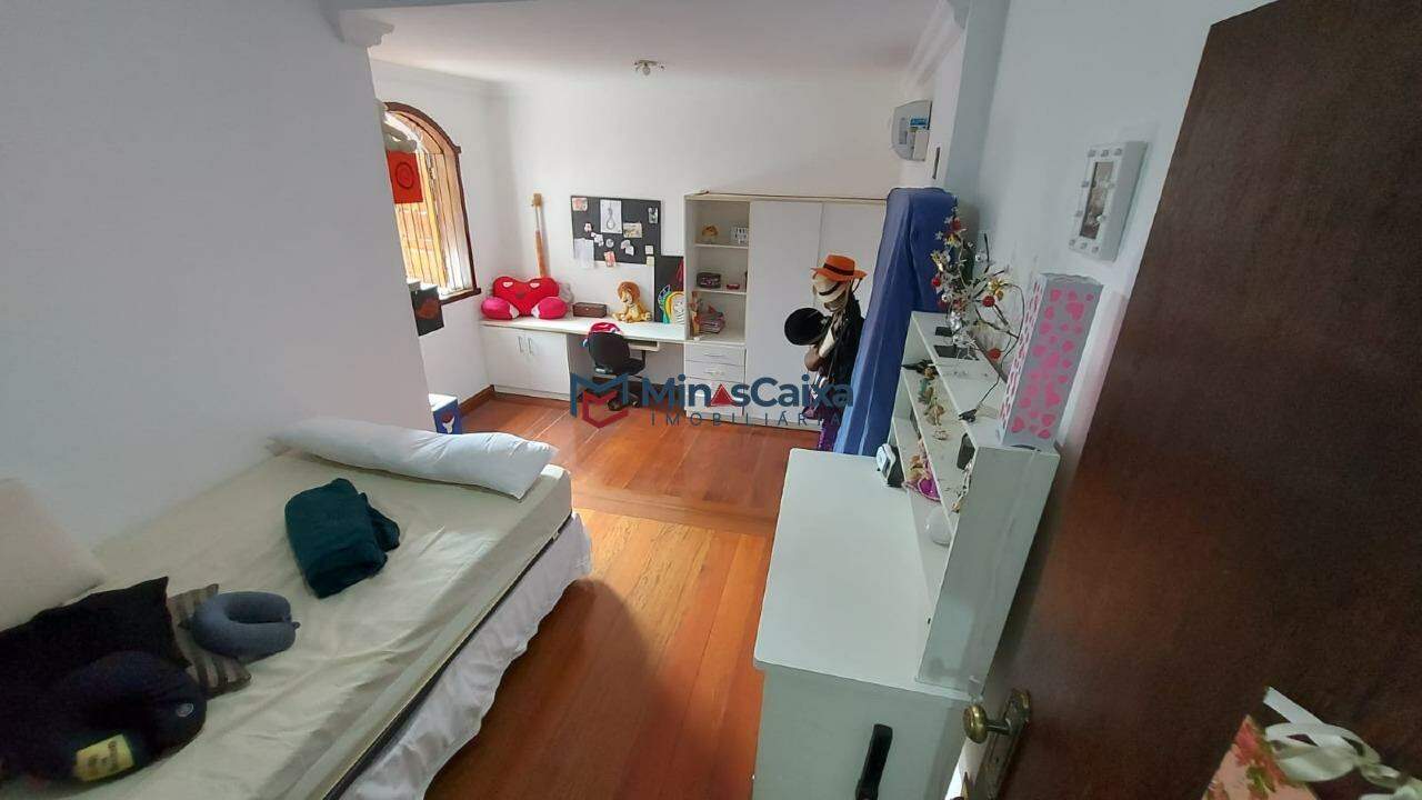 Casa à venda com 6 quartos, 400m² - Foto 13