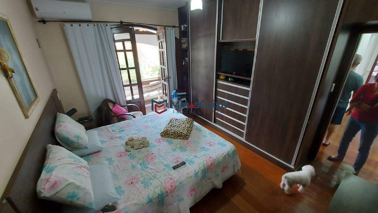 Casa à venda com 6 quartos, 400m² - Foto 14