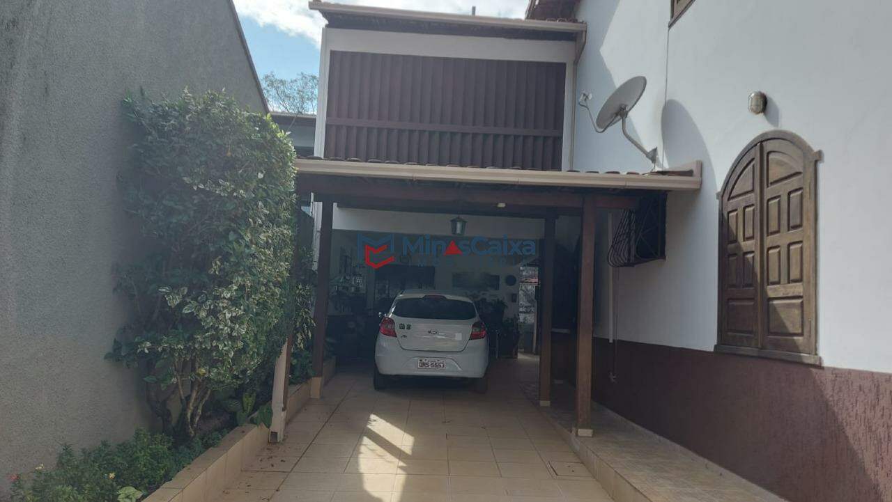 Casa à venda com 6 quartos, 400m² - Foto 22