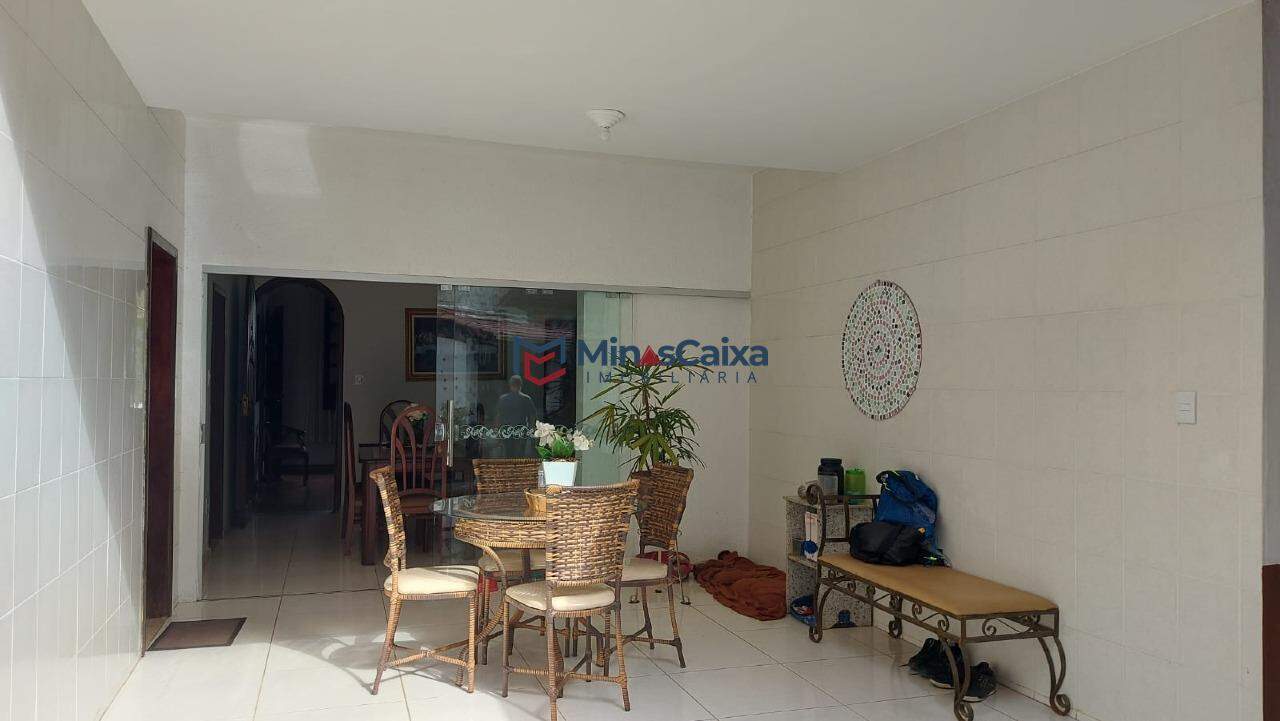 Casa à venda com 6 quartos, 400m² - Foto 3