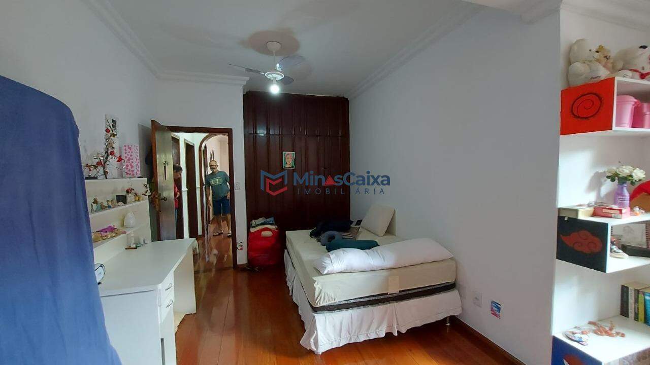 Casa à venda com 6 quartos, 400m² - Foto 12