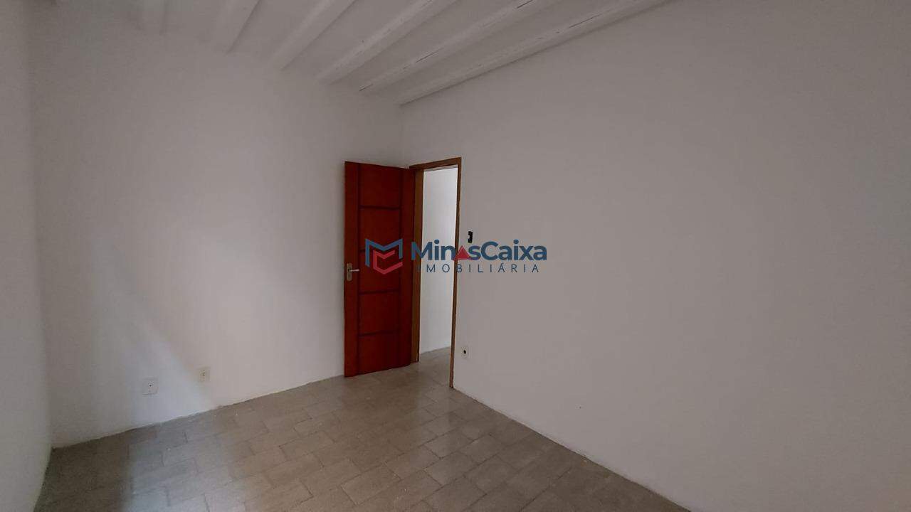 Casa à venda com 4 quartos, 200m² - Foto 12