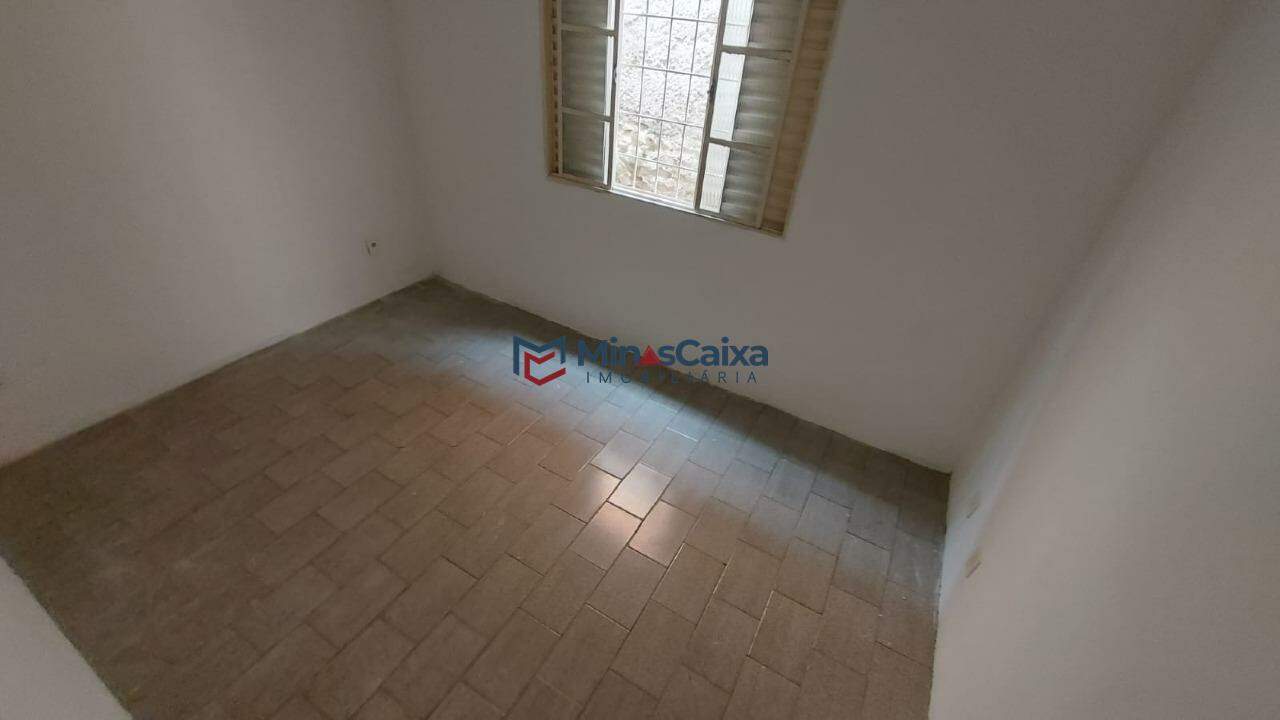 Casa à venda com 4 quartos, 200m² - Foto 15