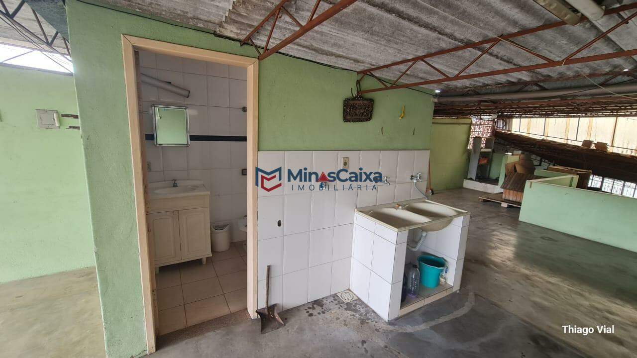 Casa à venda com 4 quartos, 205m² - Foto 17